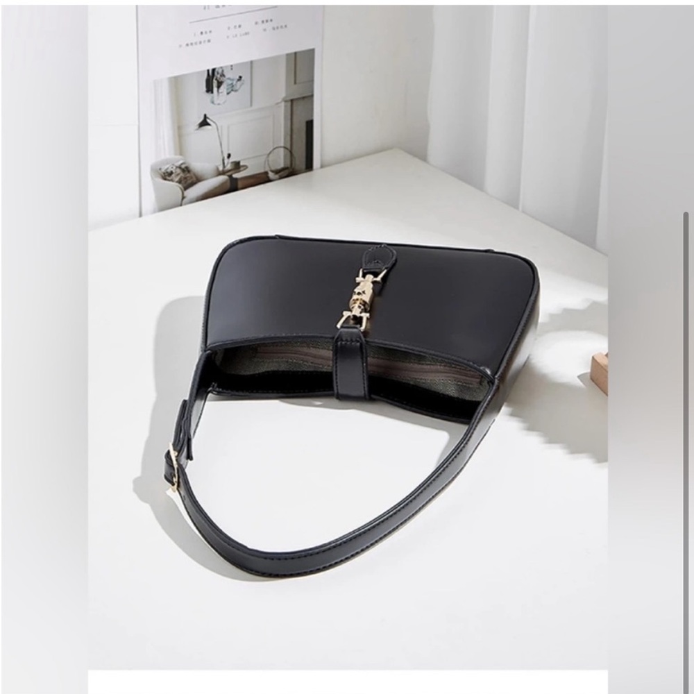 Elegant Black Shoulder Bag - Picture 3 of 3